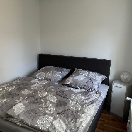 אוברהאוזן Schone Kleine Wohnung Mit Terrasse Nahe Centro מראה חיצוני תמונה